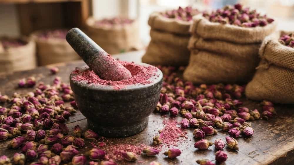 قیمت روز غنچه گل محمدی ریز و اقتصادی برای خرد کردن و پودر